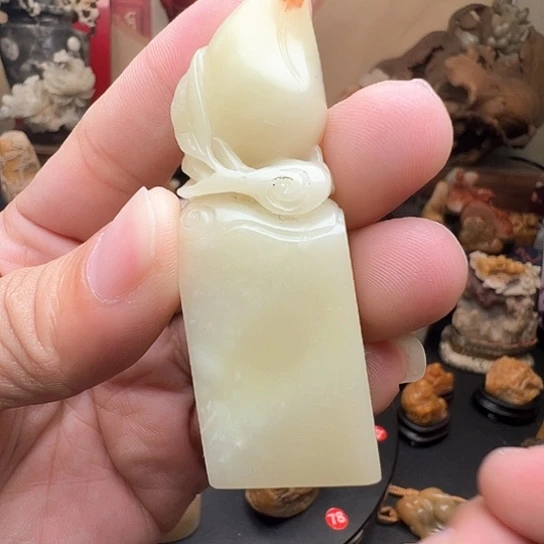 石材寿山石巧色芙蓉石雕刻