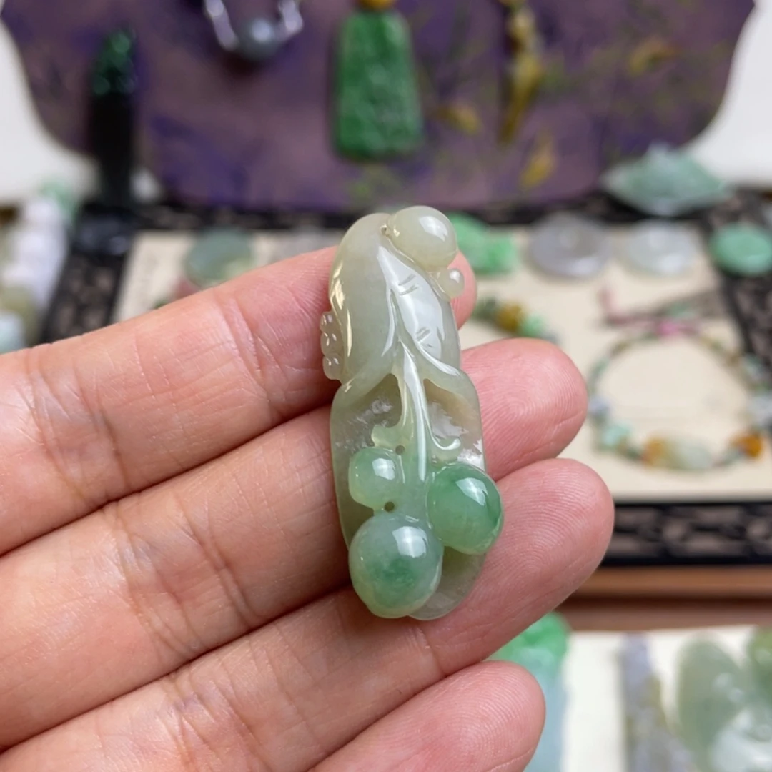 翡翠挂件未镶嵌玉兰花