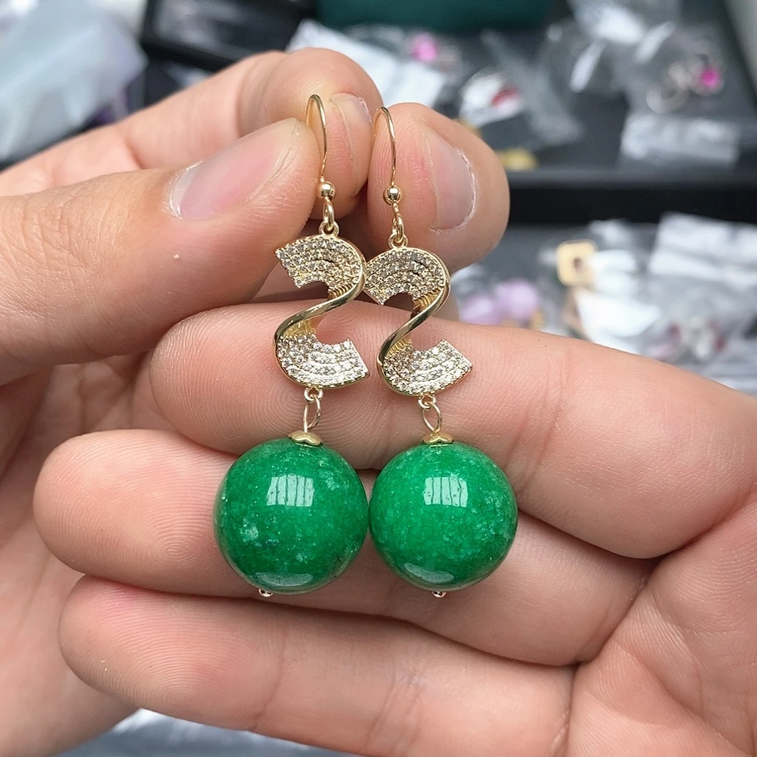 只买单纯的吊坠，没带链子，属的性质。