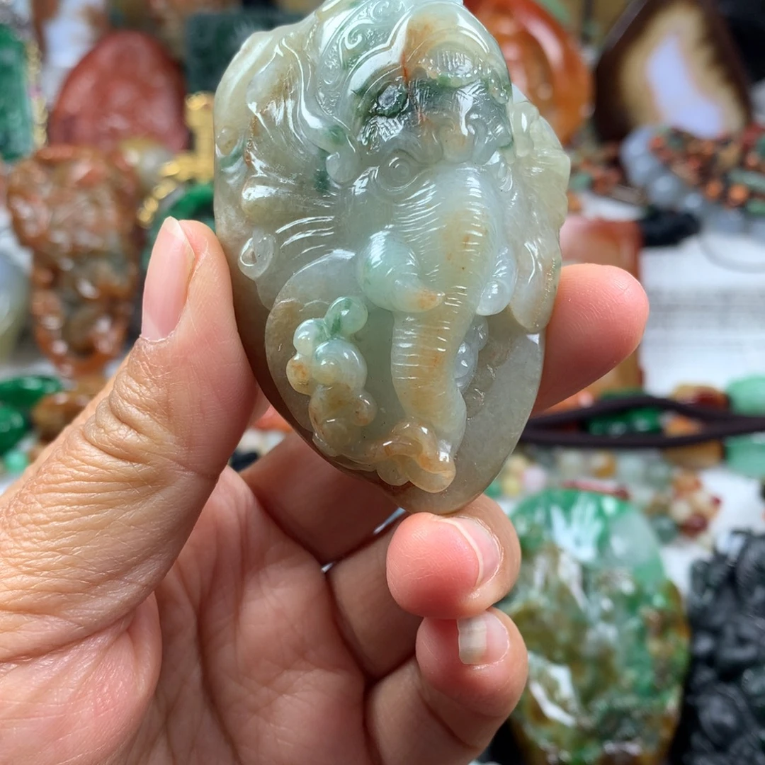 翡翠未镶嵌颈饰挂件