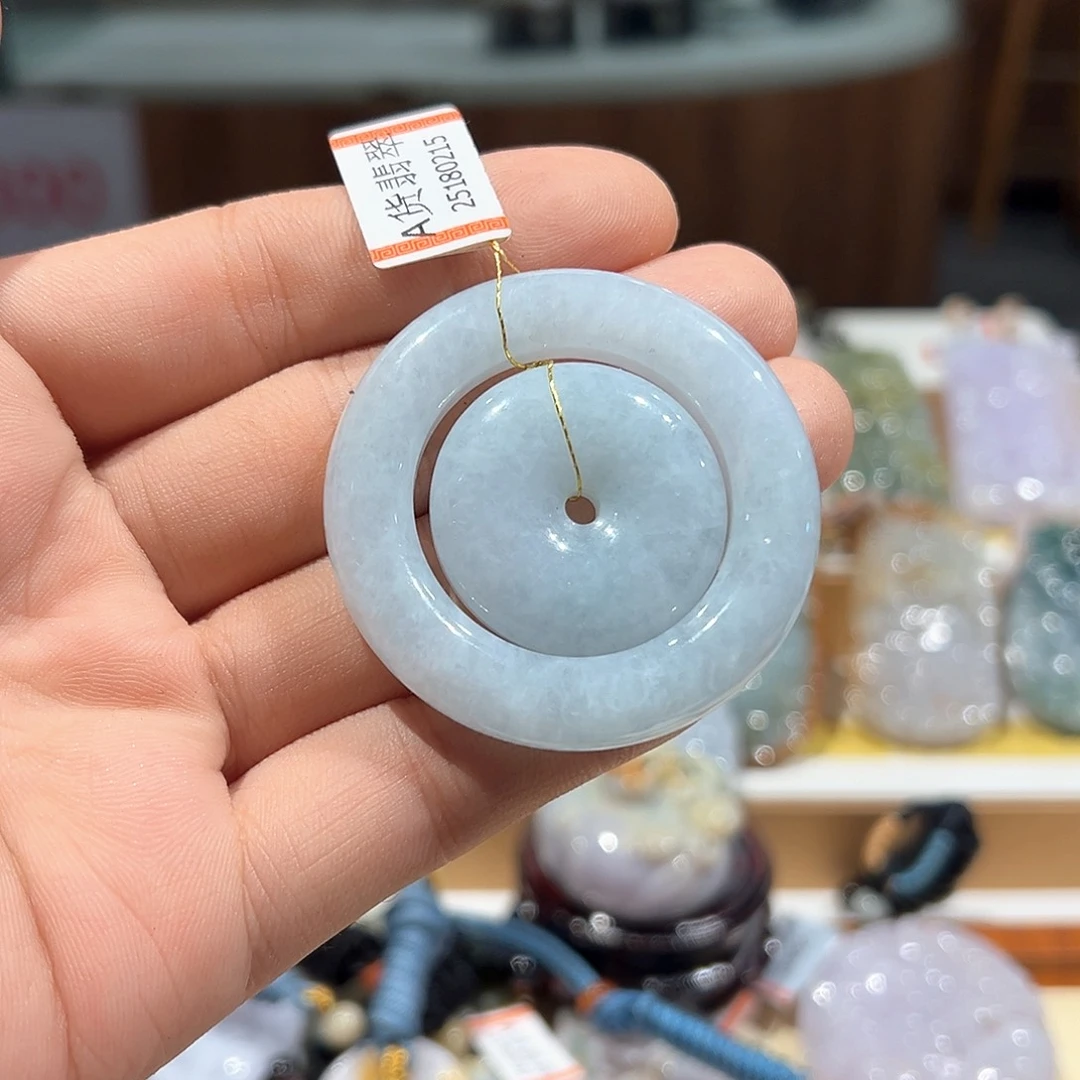 翡翠未镶嵌颈饰挂件