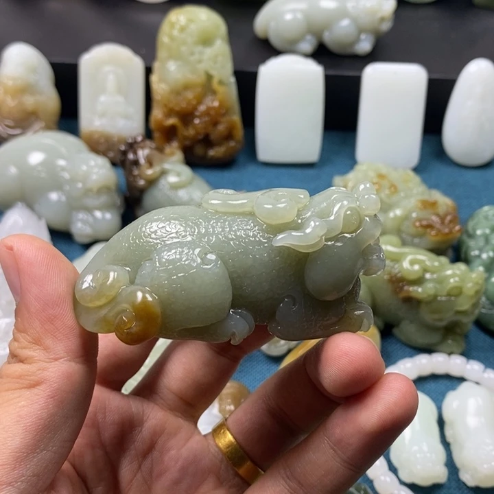 泸***业未镶嵌和田玉把件