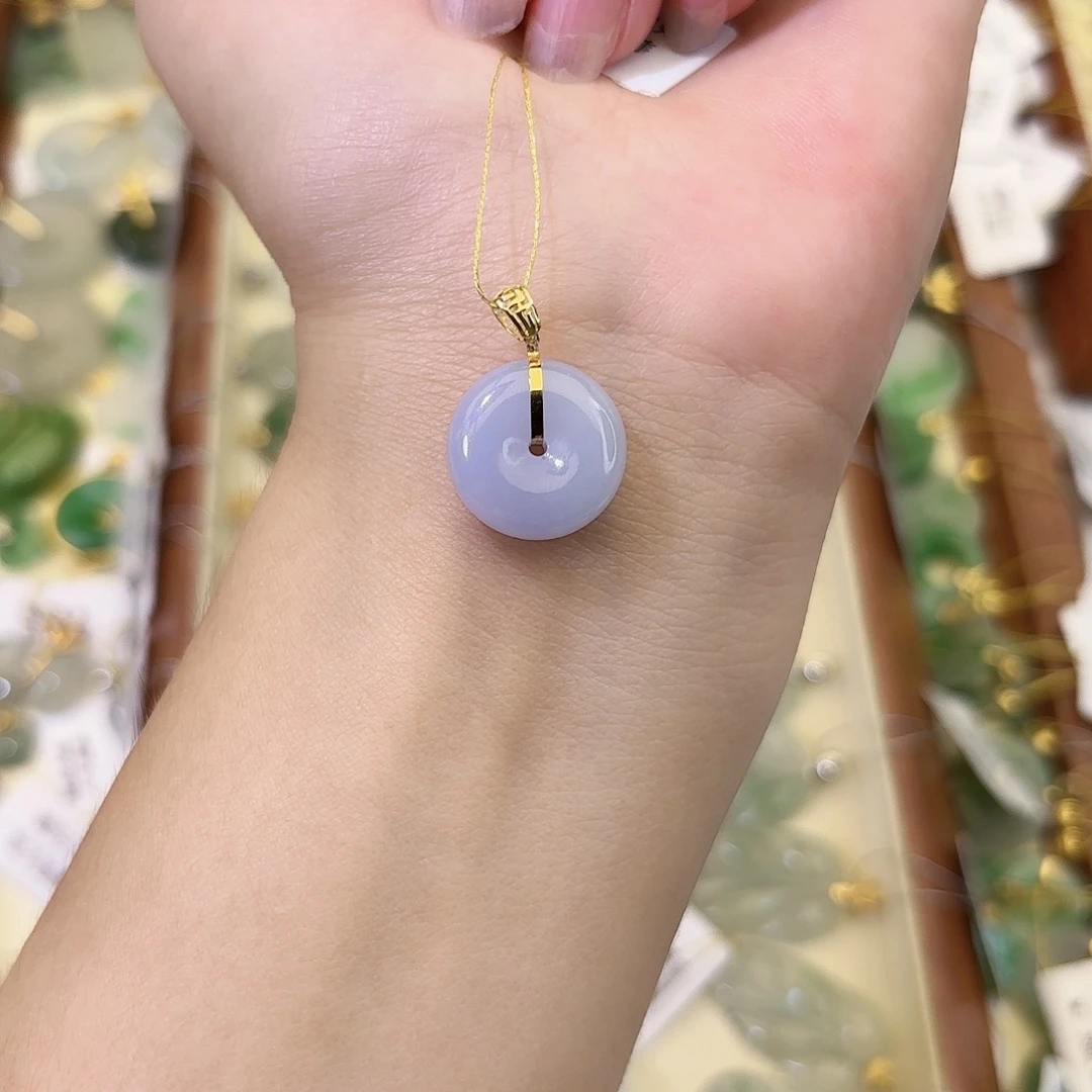 花***朵颈饰18K金镶嵌翡翠平安扣