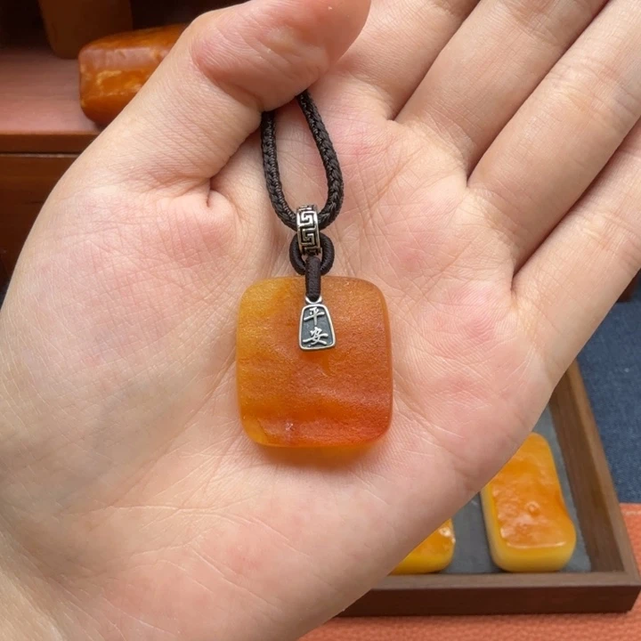 蜜蜡未镶嵌吊坠(赠链)