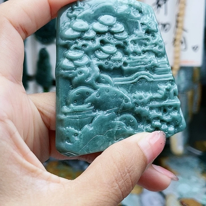 颈饰足铂镶嵌翡翠翡翠