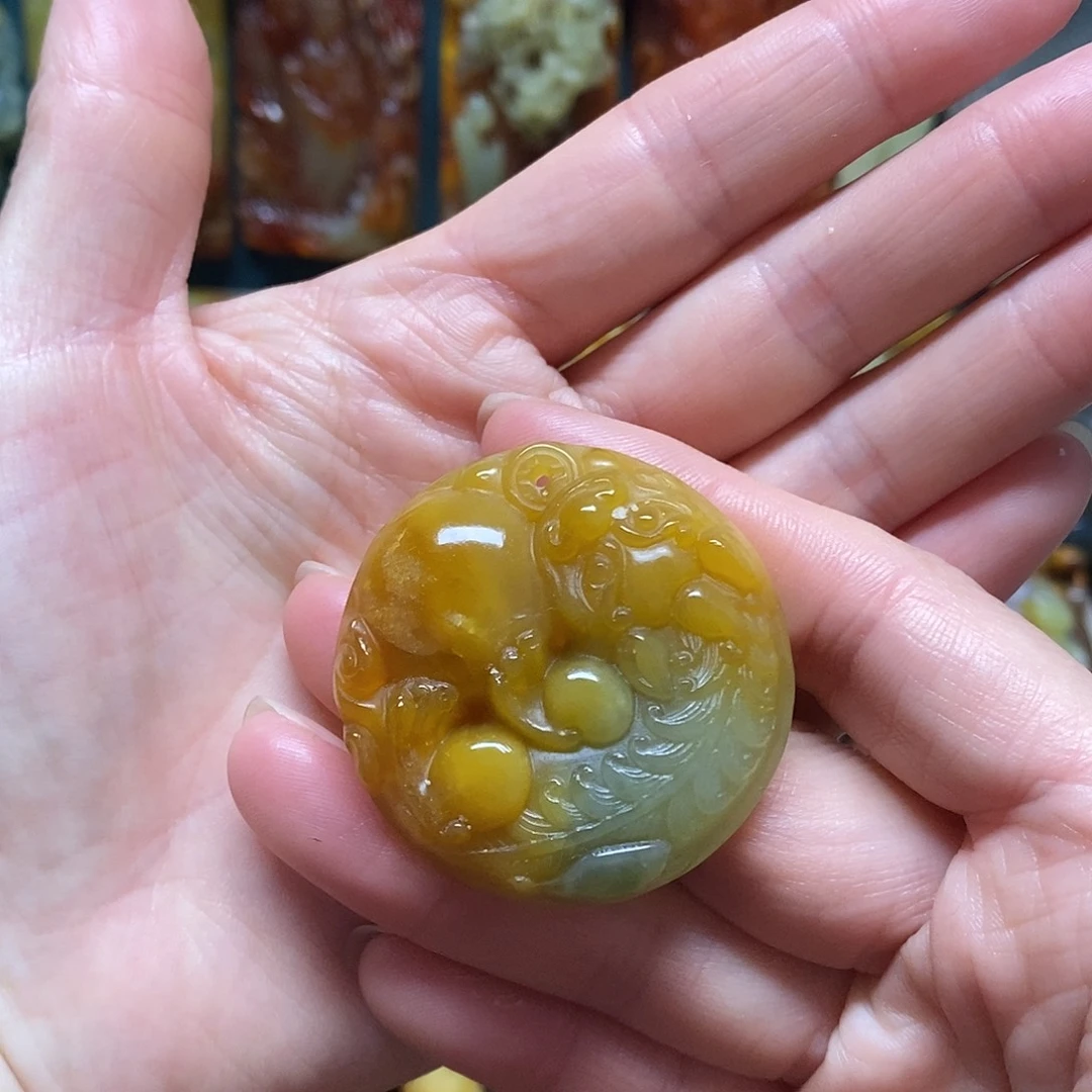 岫玉未镶嵌吊坠(赠链)