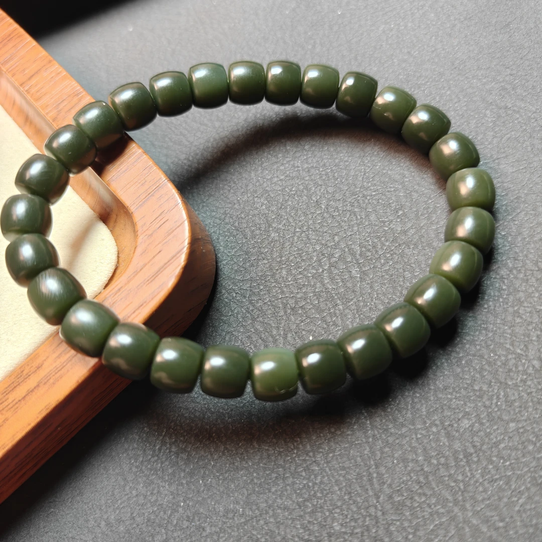 天然和田玉青海格尔木军绿沙枣青色一细8mm青玉单圈 简约时尚手串