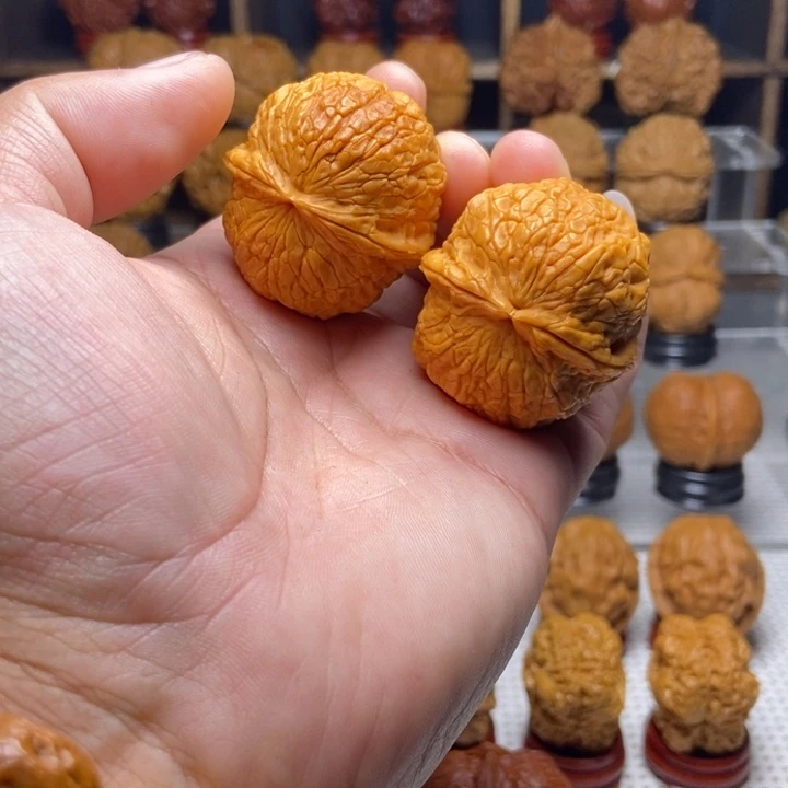 文玩核桃吊坠17金丝绣球