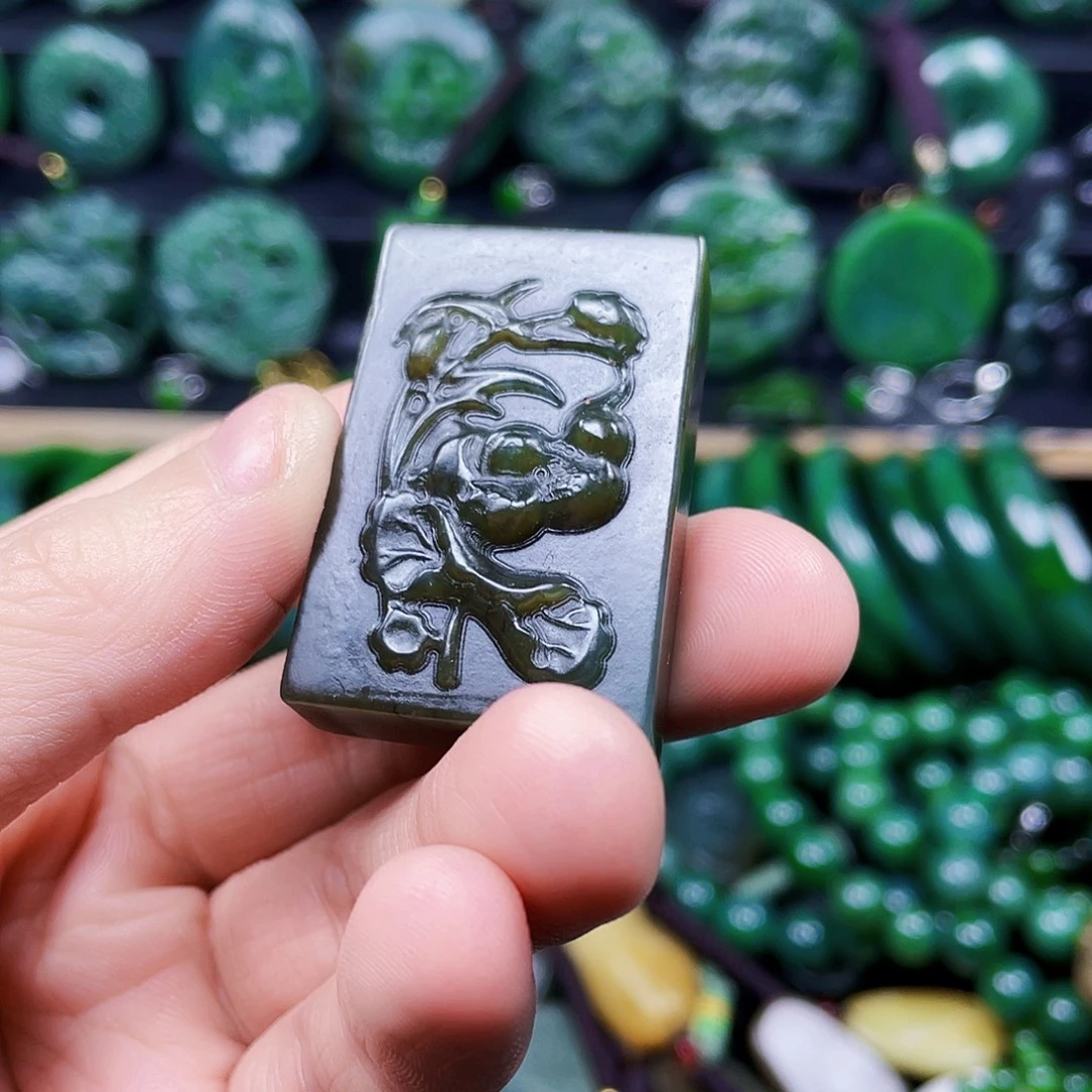 和田玉未镶嵌珠宝半成品