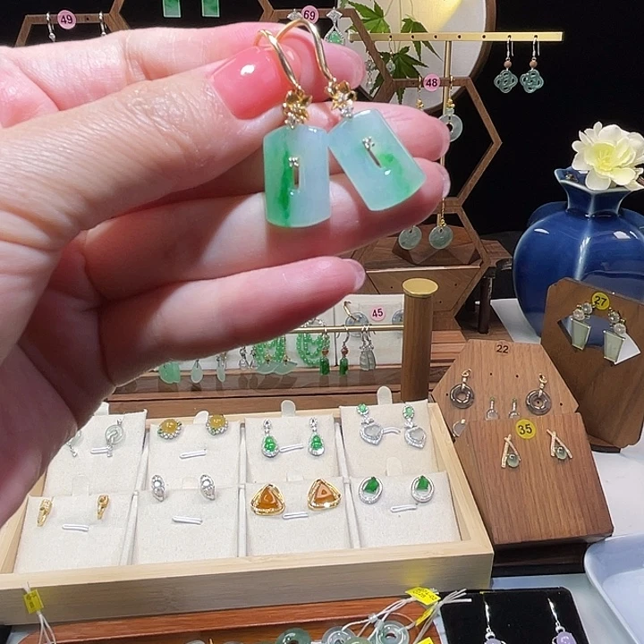 翡翠18K金镶嵌耳饰
