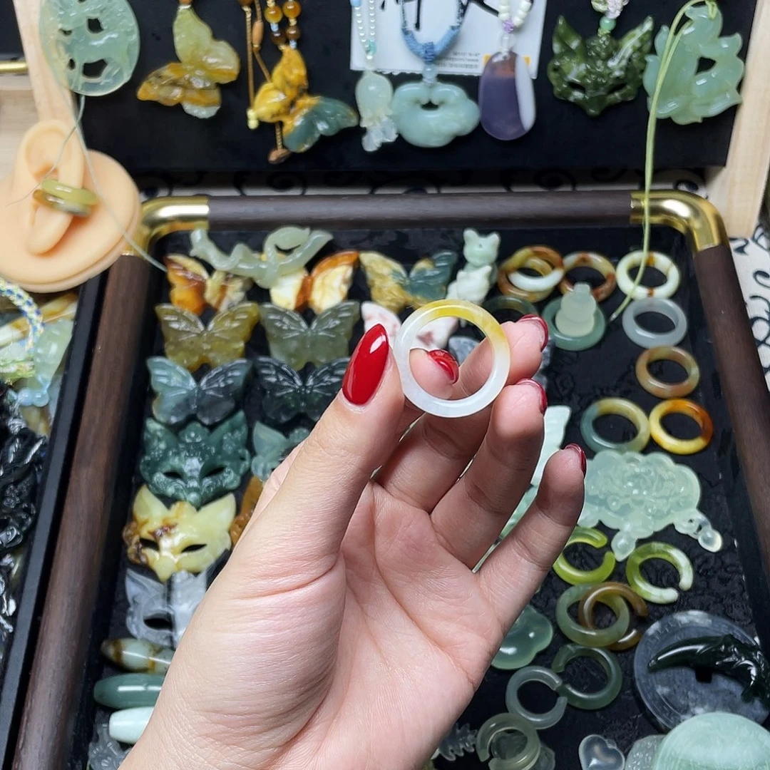 蛇纹石玉未镶嵌颈饰18.2