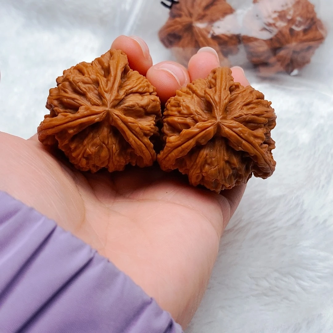 大***成文玩核桃吊坠三棱