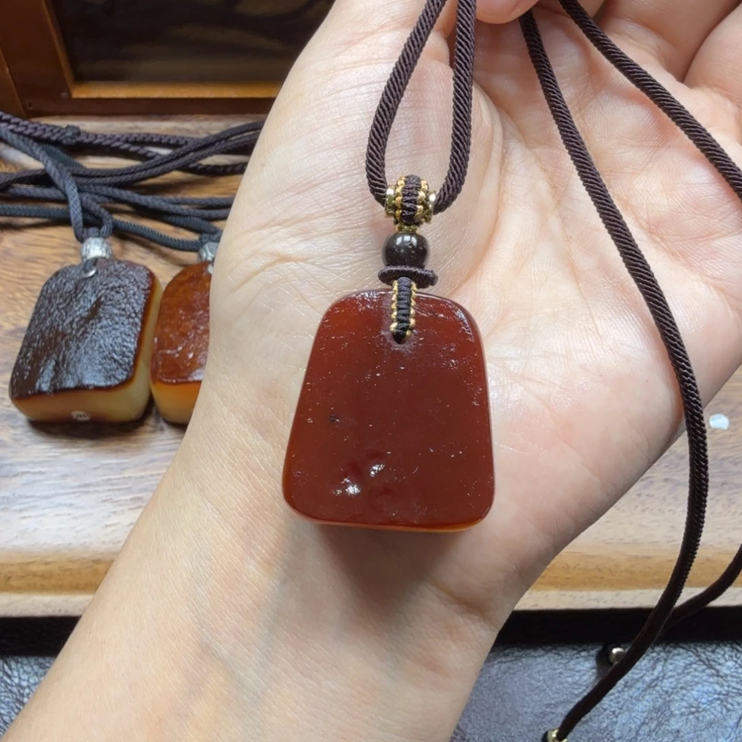 琥珀未镶嵌吊坠(赠链)