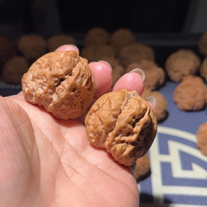 草***蜢文玩核桃吊坠蛤蟆