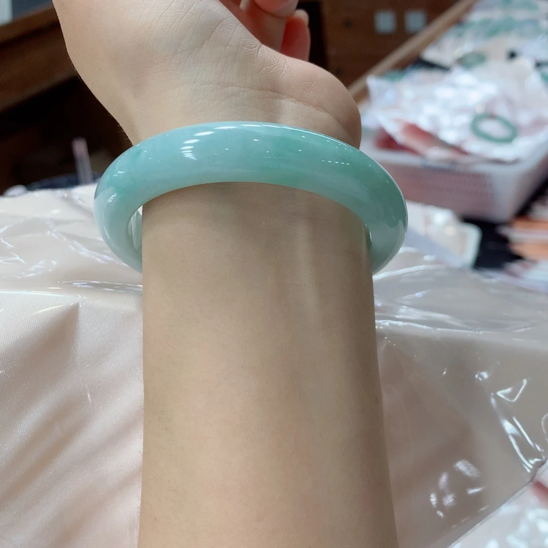 未镶嵌手镯翡翠加****?买断