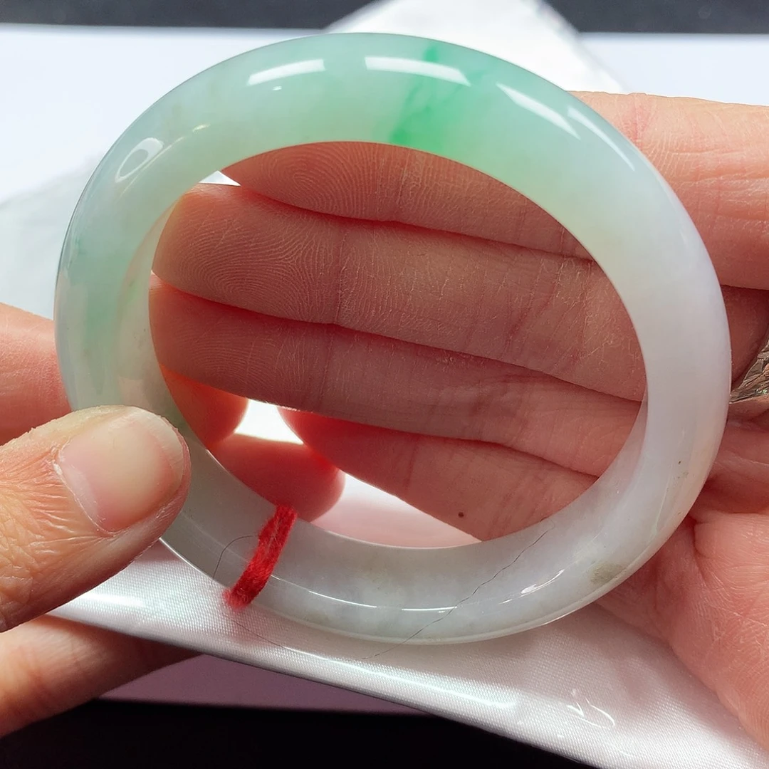 翡翠手镯未镶嵌56圈