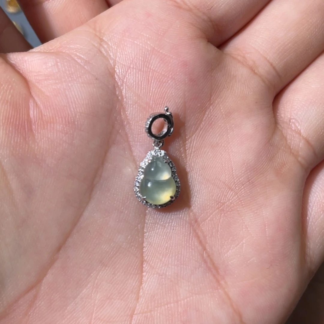 【闪购商品】颈饰18K金镶嵌翡翠