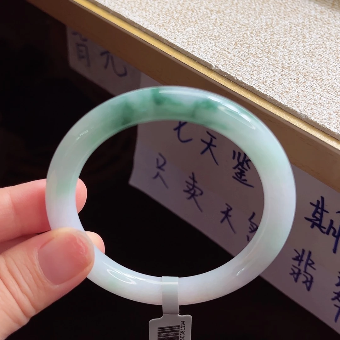 翡翠手镯未镶嵌手镯