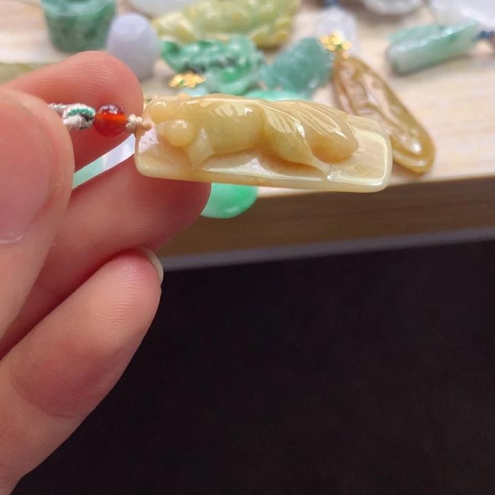 翡翠未镶嵌颈饰吊坠