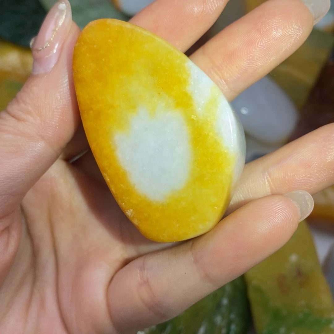 翡翠未镶嵌颈饰缅甸