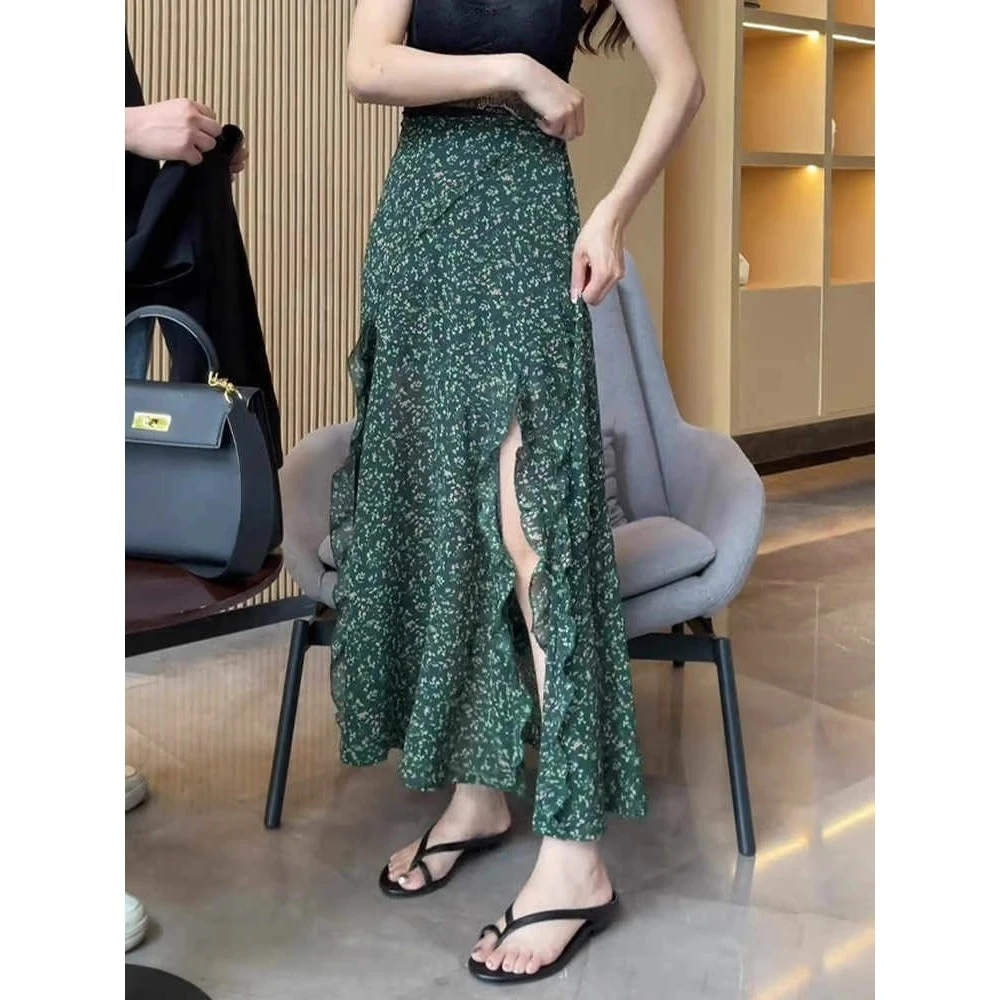 绿色设计感开叉木耳边碎花裙女2025年夏季新款独特端庄气质半身裙
