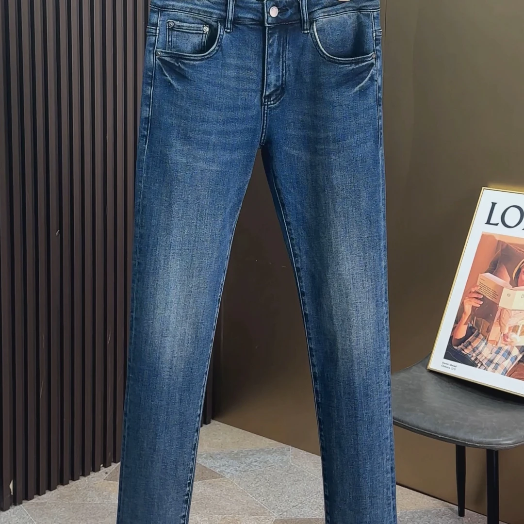 2025秋冬新款刺绣显瘦男牛仔裤子蓝色洗水休闲百搭修身小脚裤时尚