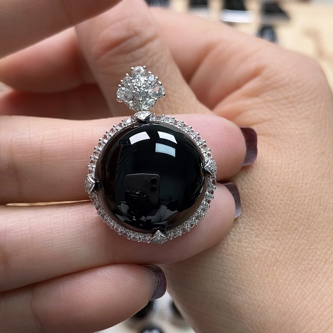 翡翠颈饰18K金镶嵌墨翠