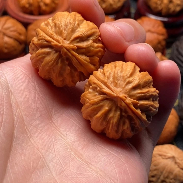 旧***空文玩核桃吊坠西瓜球