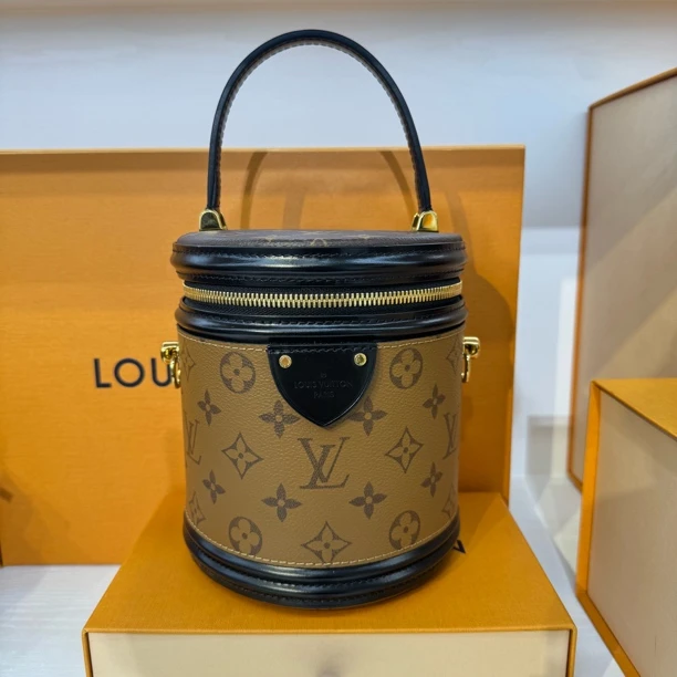 未使用 LouisVuitton/路易威登 芯片款老花发财桶斜挎包二奢包包