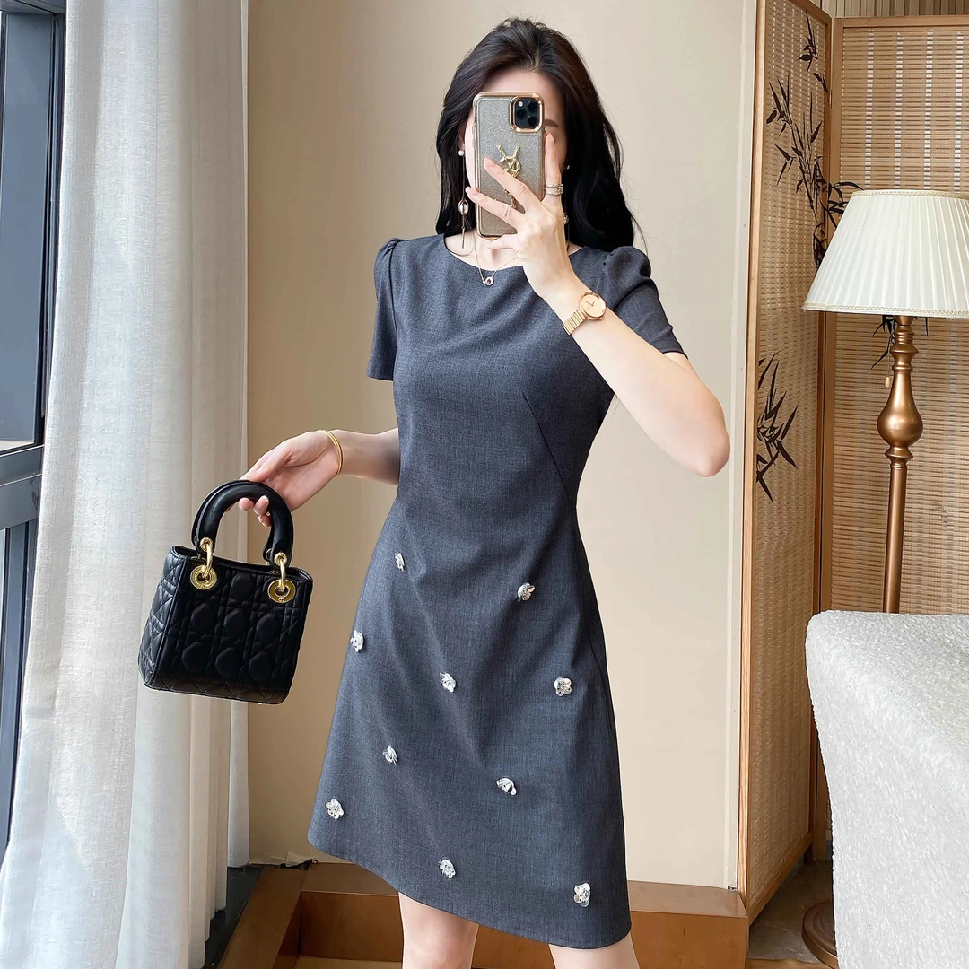 2025夏季新款时尚连衣裙女装设计感小众气质显瘦高级感小个子裙子