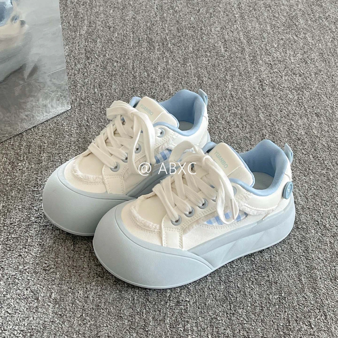 面包鞋子女款爆款2025新款厚底小白鞋子多巴胺百搭小众板鞋女夏季