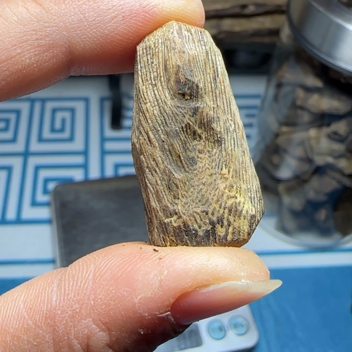 香粉母树绿奇树丁吊坠4．6克