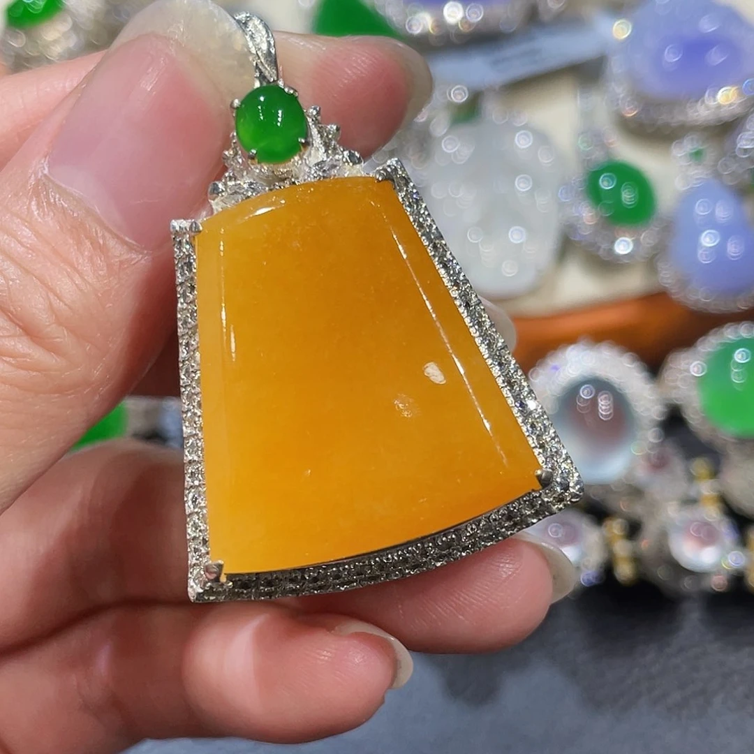 吊坠(不含链)未镶嵌翡翠