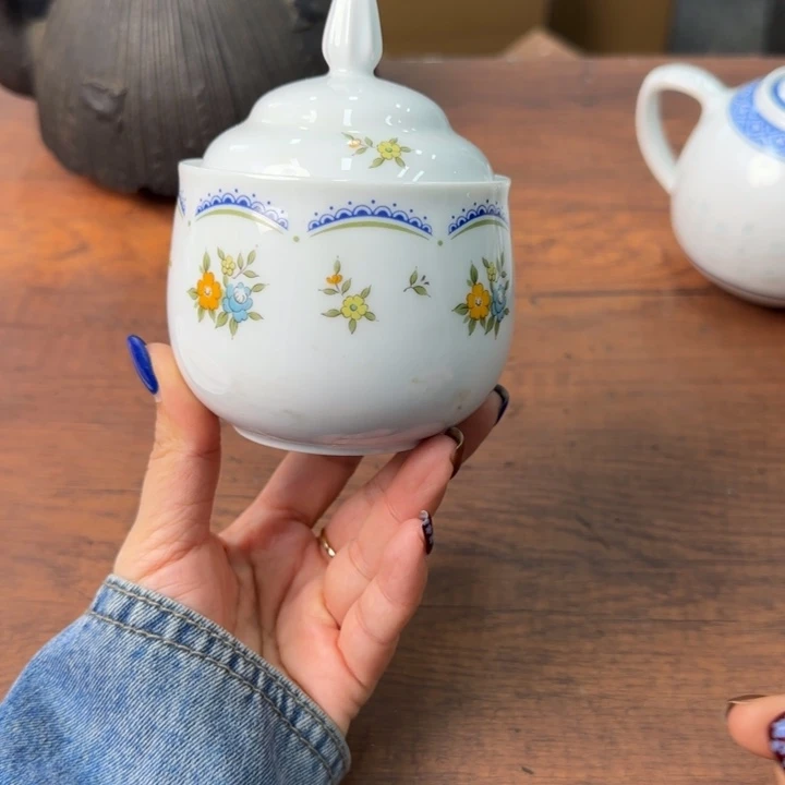 一个陶瓷物件哈哈哈哈哈哈