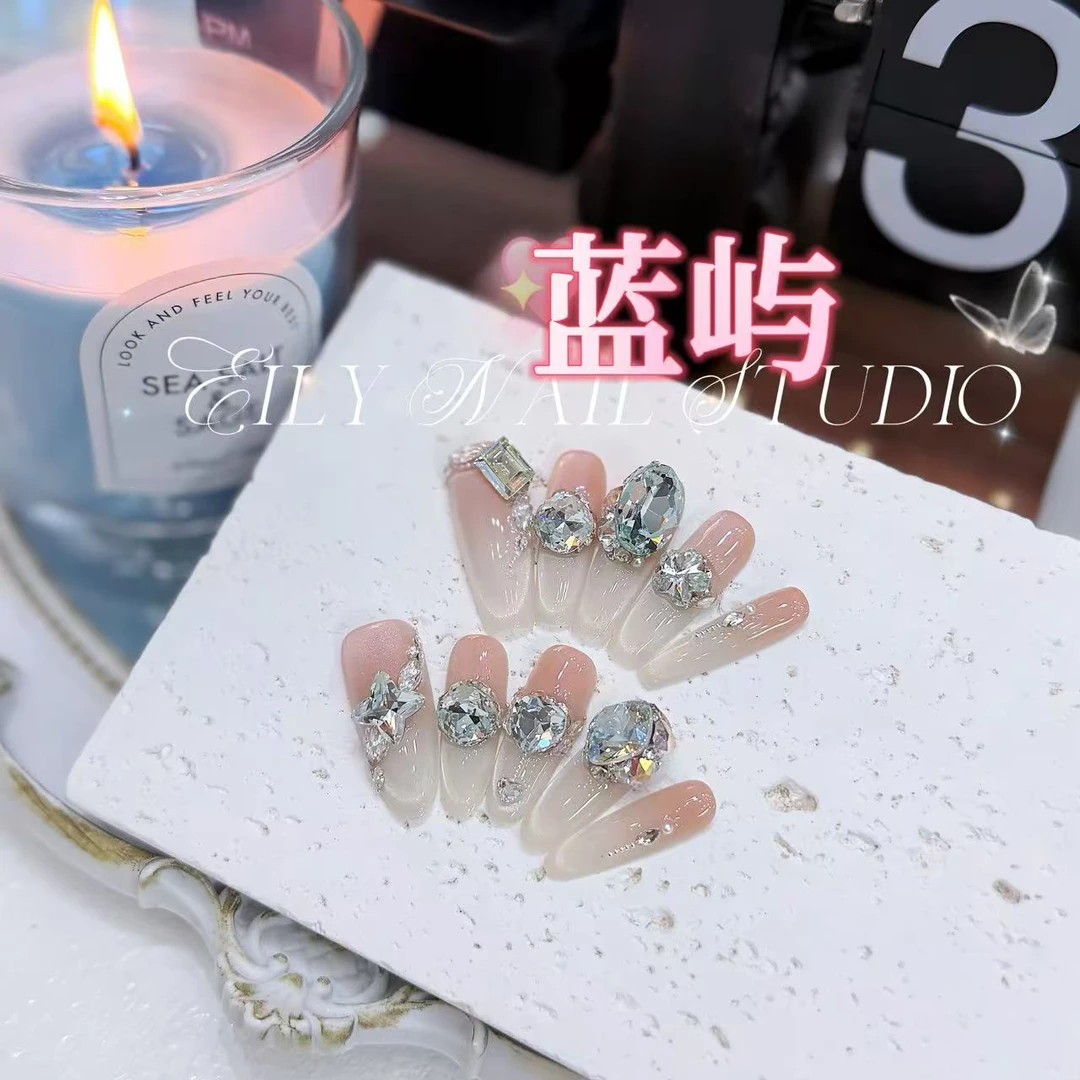 EilyNail【蓝屿】轻奢高定乳白渐变猫眼东洲浅粉蓝手工穿戴甲