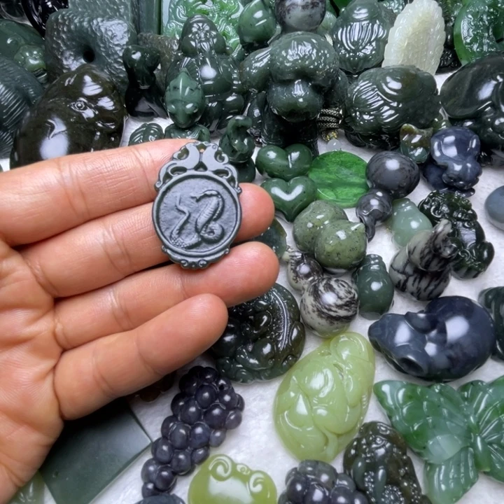 和田玉未镶嵌颈饰