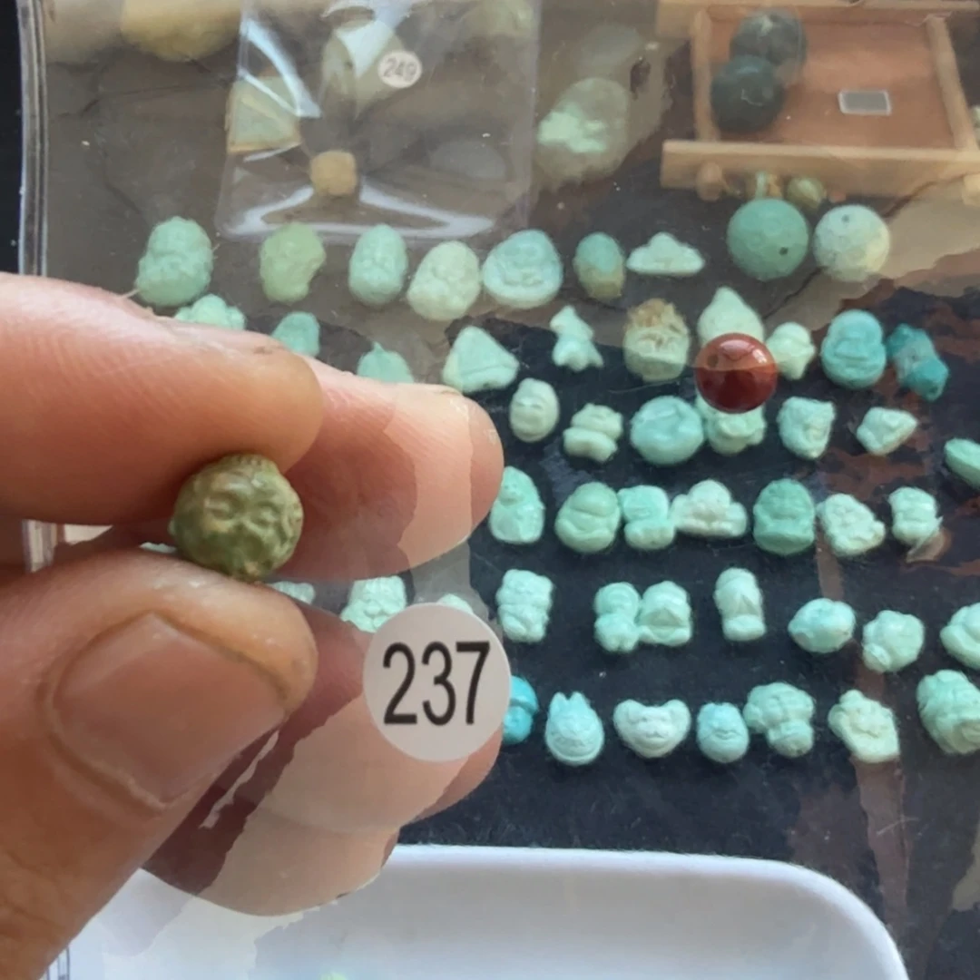 南红玛瑙未镶嵌珠宝奇石