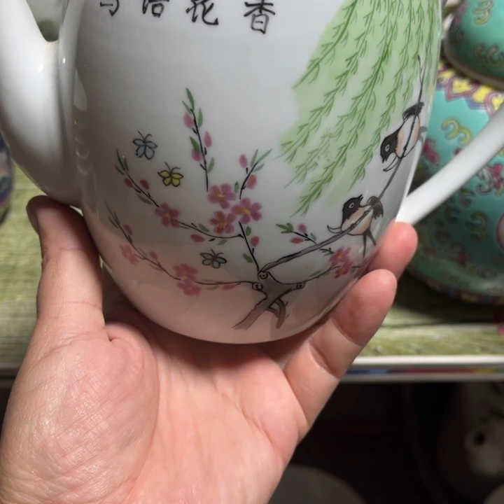 鸟与花香题材茶壶一把