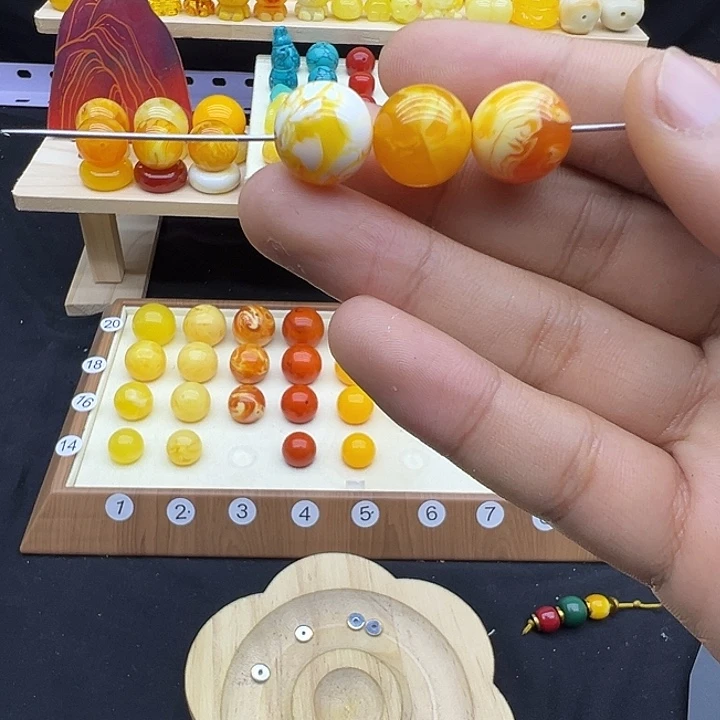 一***色琥珀未镶嵌裸石配饰