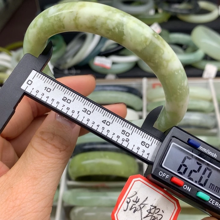 蛇纹石玉未镶嵌手镯483