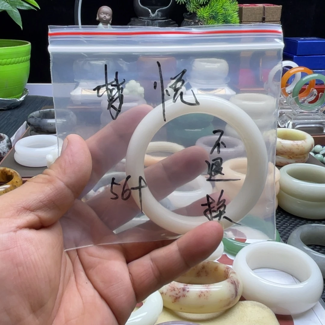 梦***悦石英岩玉未镶嵌手镯