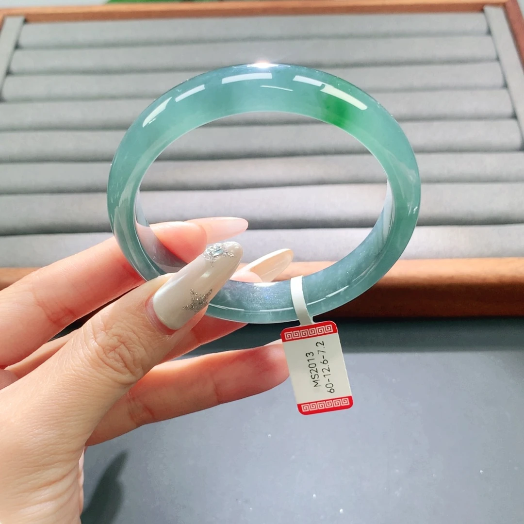 翡翠未镶嵌手镯天然
