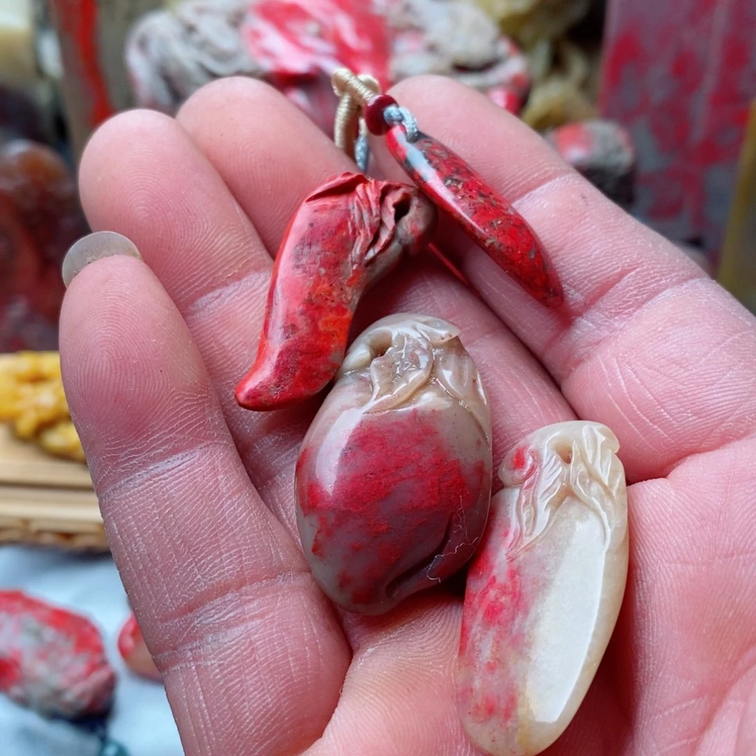 昌化鸡血石成****祥昌化鸡血石挂件
