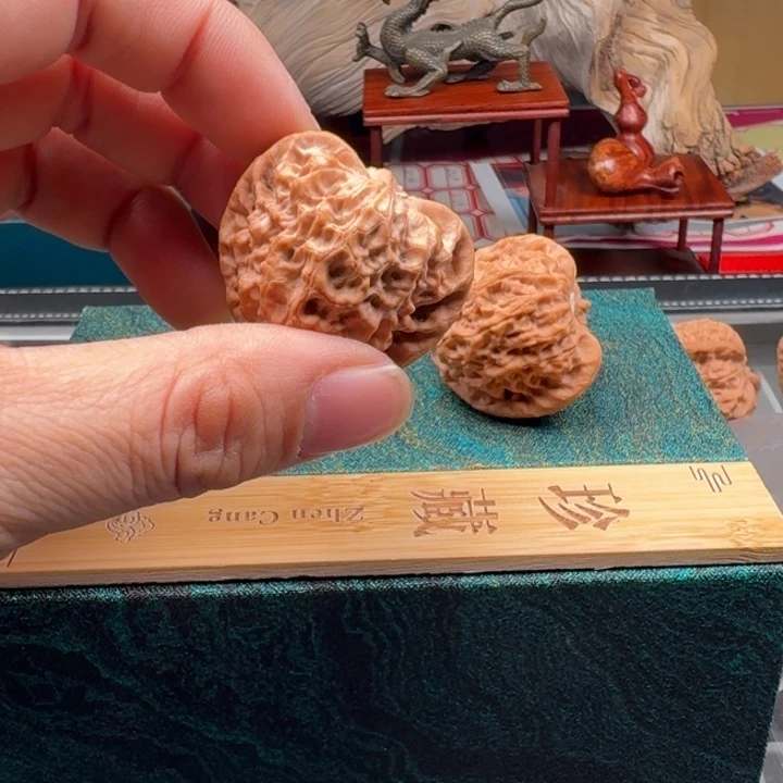 文玩核桃吊坠野生仙桃公子