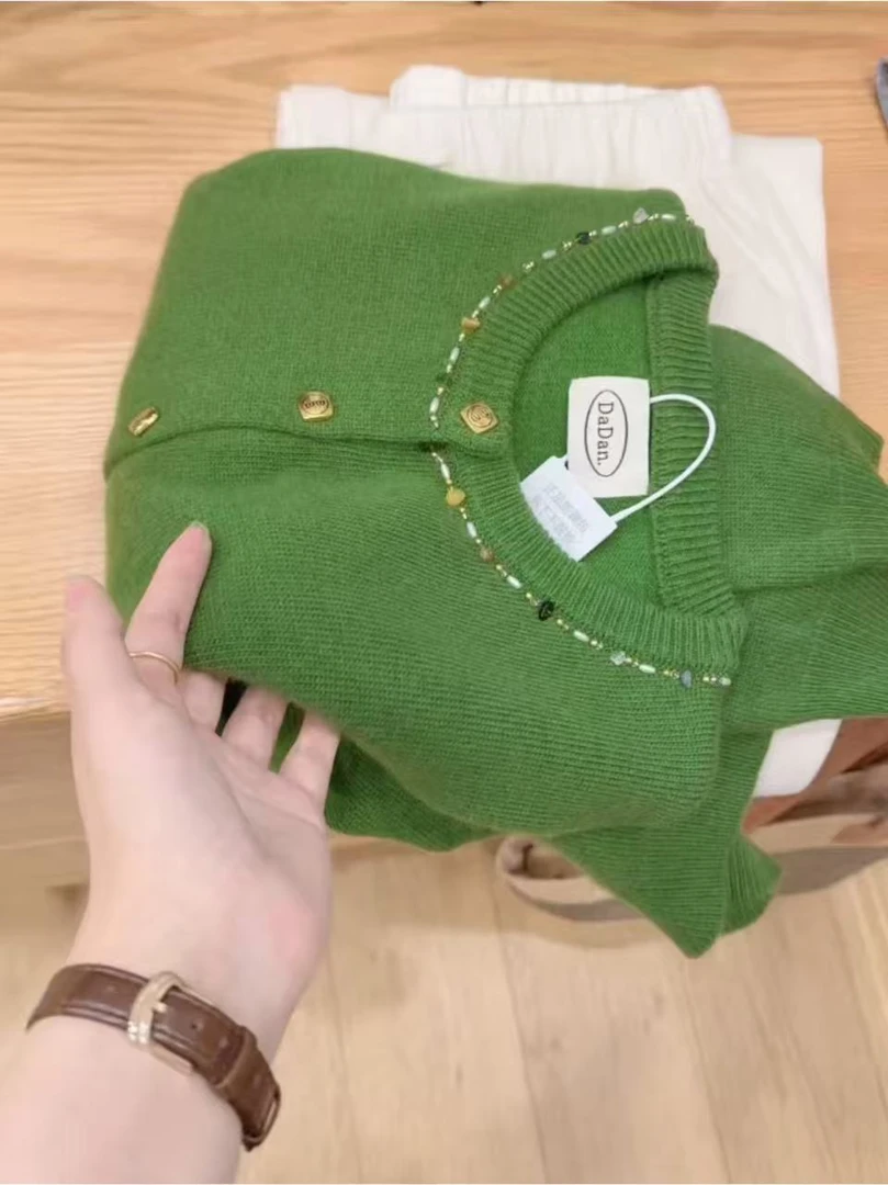 七言家新品!ins穿搭#森林绿手缝串珠领毛衣开衫104@