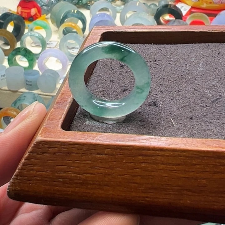 翡翠未镶嵌戒指戒指
