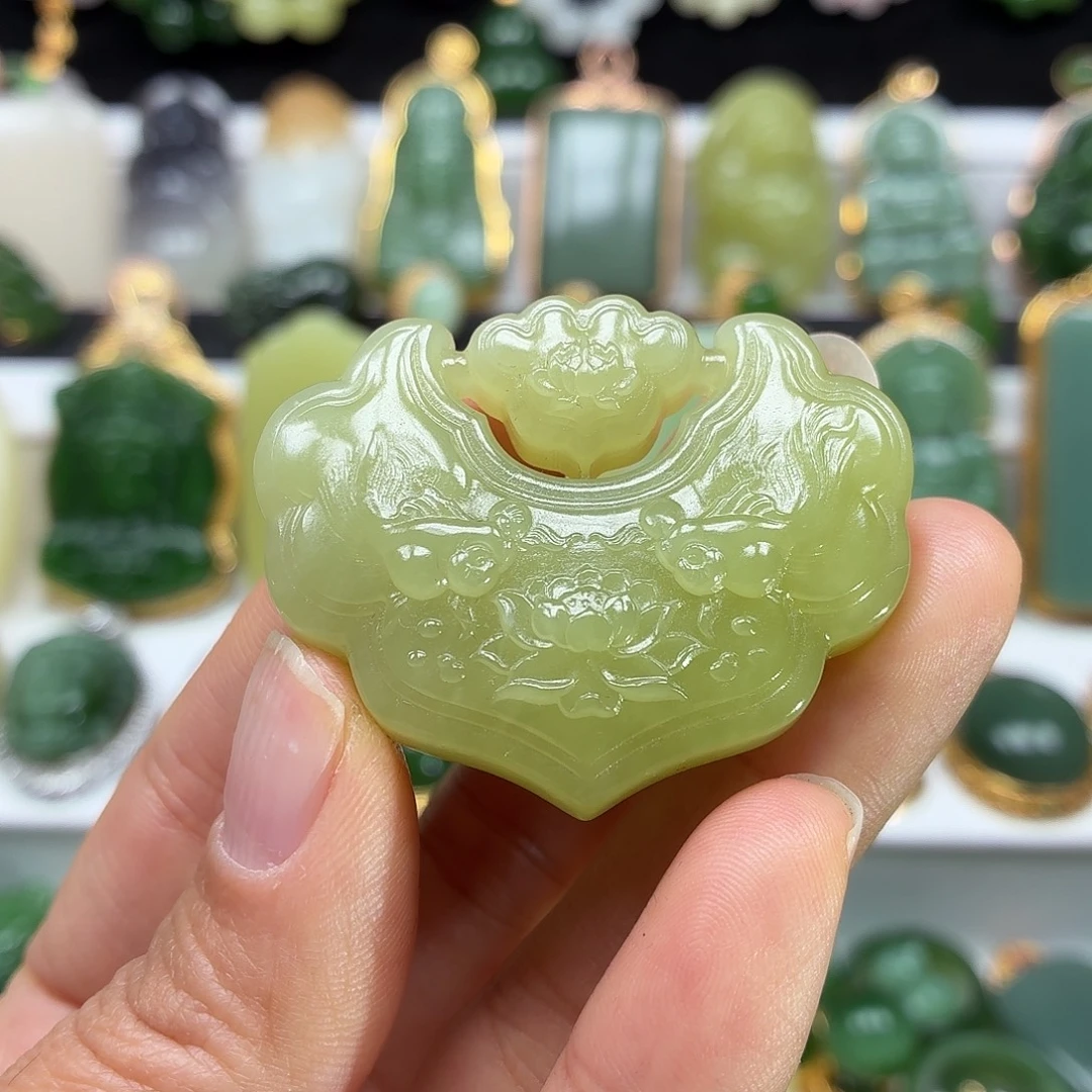 和田玉未镶嵌颈饰大锁