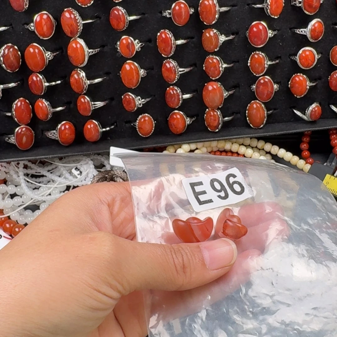 南红玛瑙未镶嵌珠宝奇石