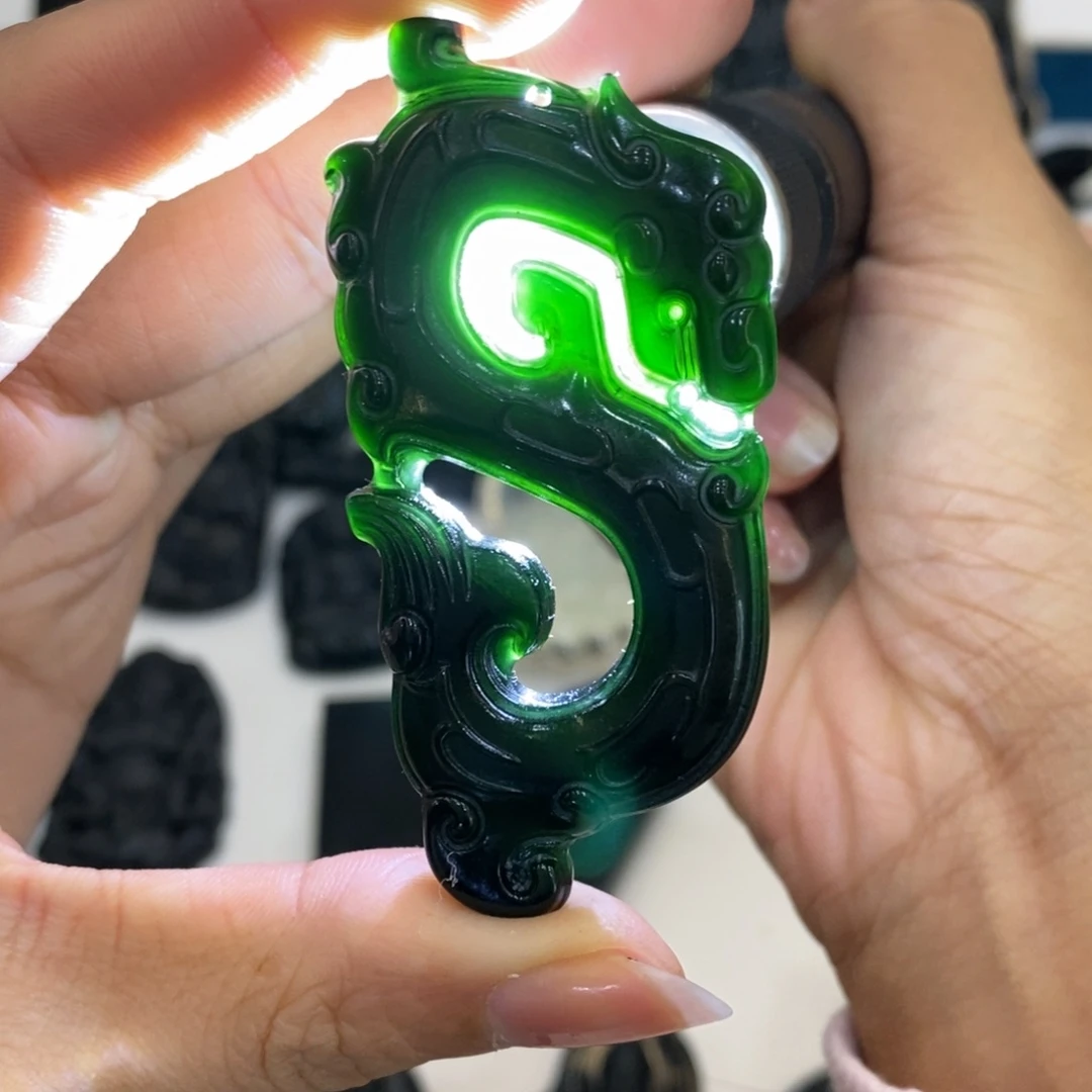 蛇纹石玉未镶嵌吊坠