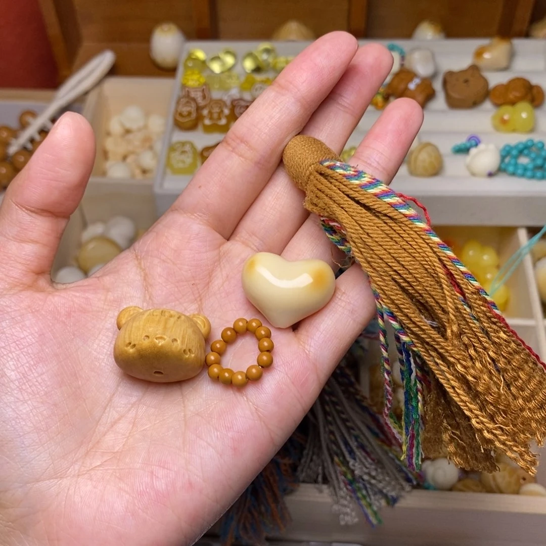 关***狗猴头核桃吊坠小熊棕跑爱心棕流苏